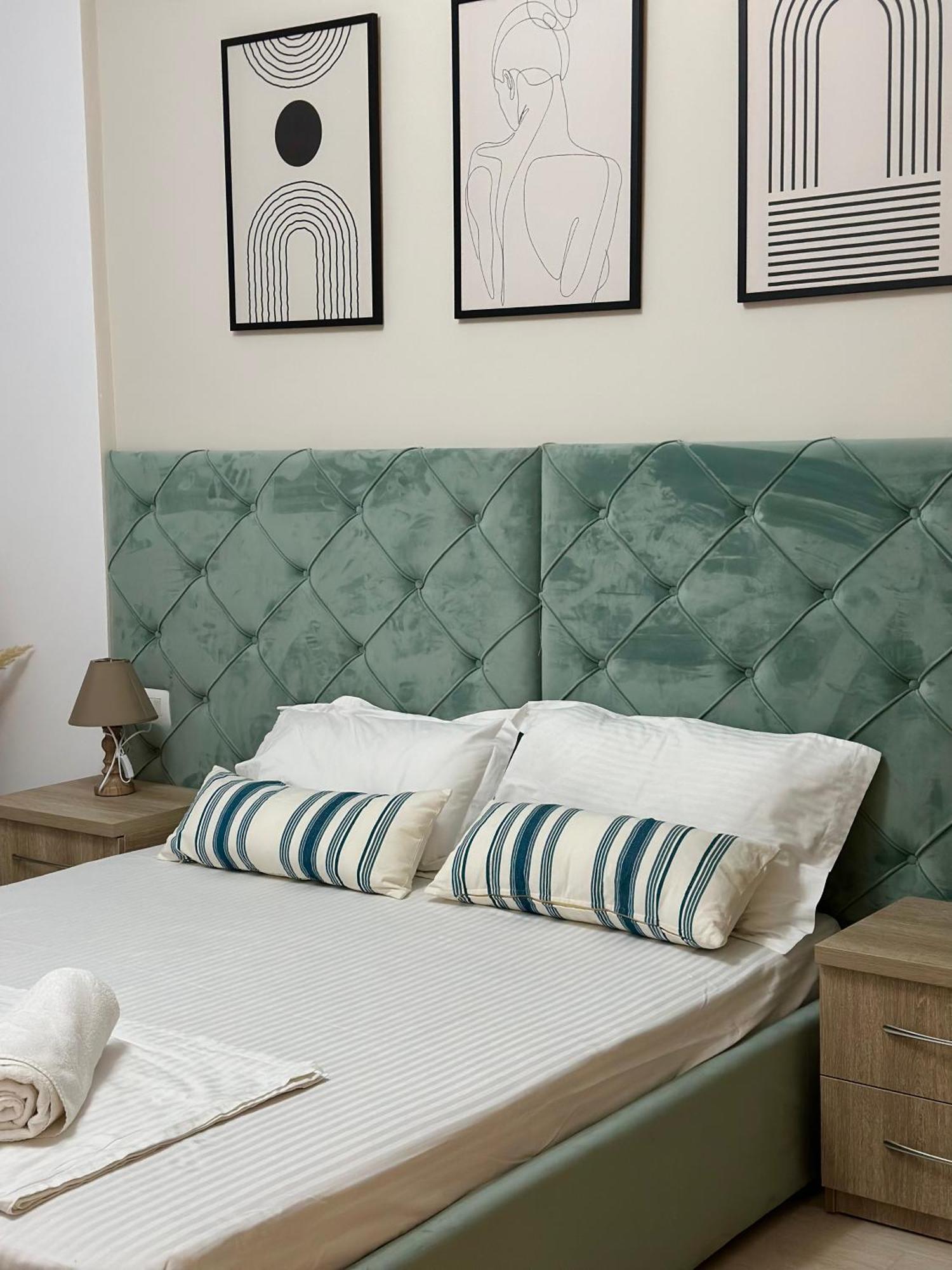 Lungomare Luxury Sea View Apartaments Vlore Exterior photo